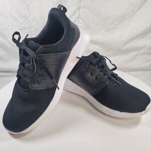 The Children’s Place Black Mesh Sneakers Youth Boys Size 5